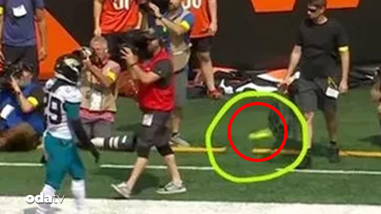 amerikan futbolu macinda sahaya dildo firlatildi fDl2S2VT