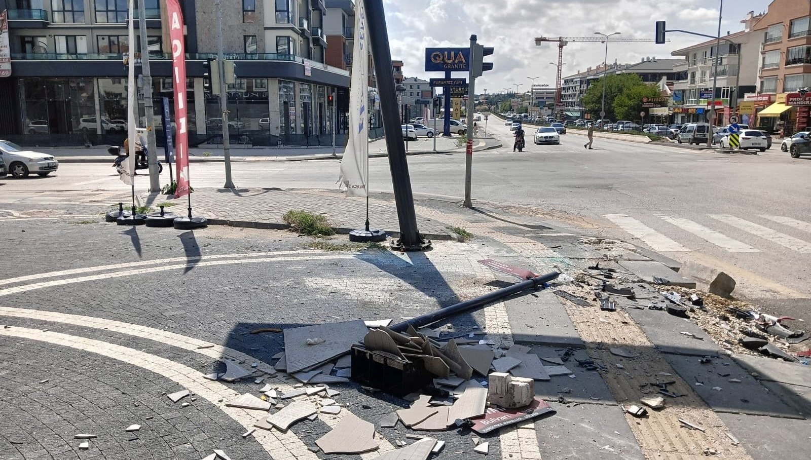 ankarada taksi ile otomobil carpisti 1 kisi oldu 1 kisi agir yarali UsgP9V9Q