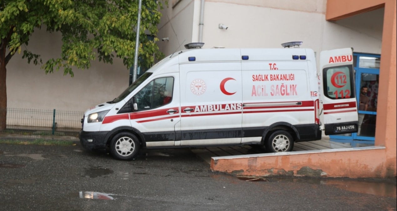 igdirda feci olay yildirim isabet eden genc can verdi wcW9UmUG