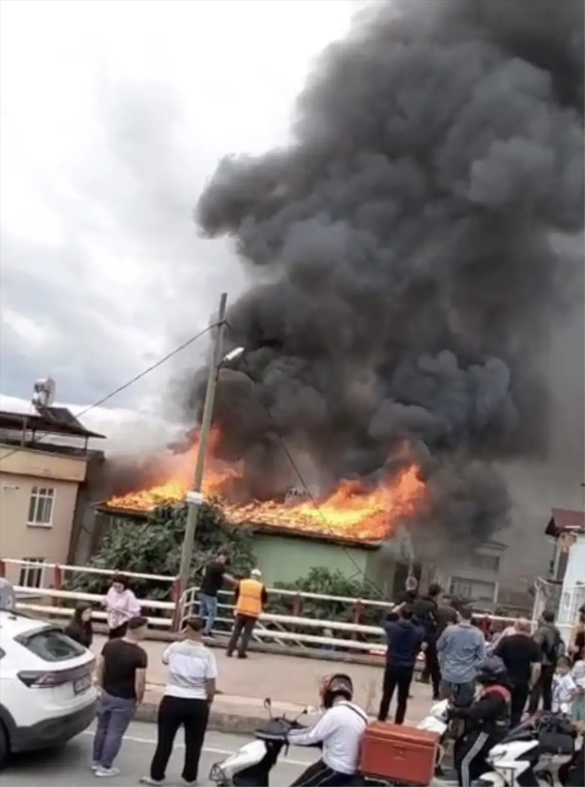 ilkadimda yangin panigi pqI5IVJA