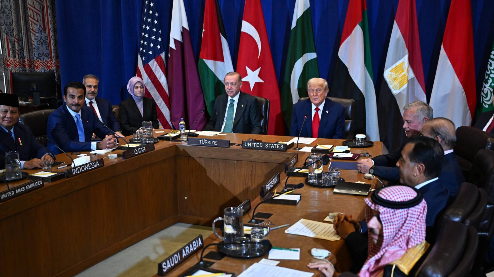 murat yetkin trumpin erdogani toplantida yanina bas koseye oturtmasinin anlami ft7lsQ4u