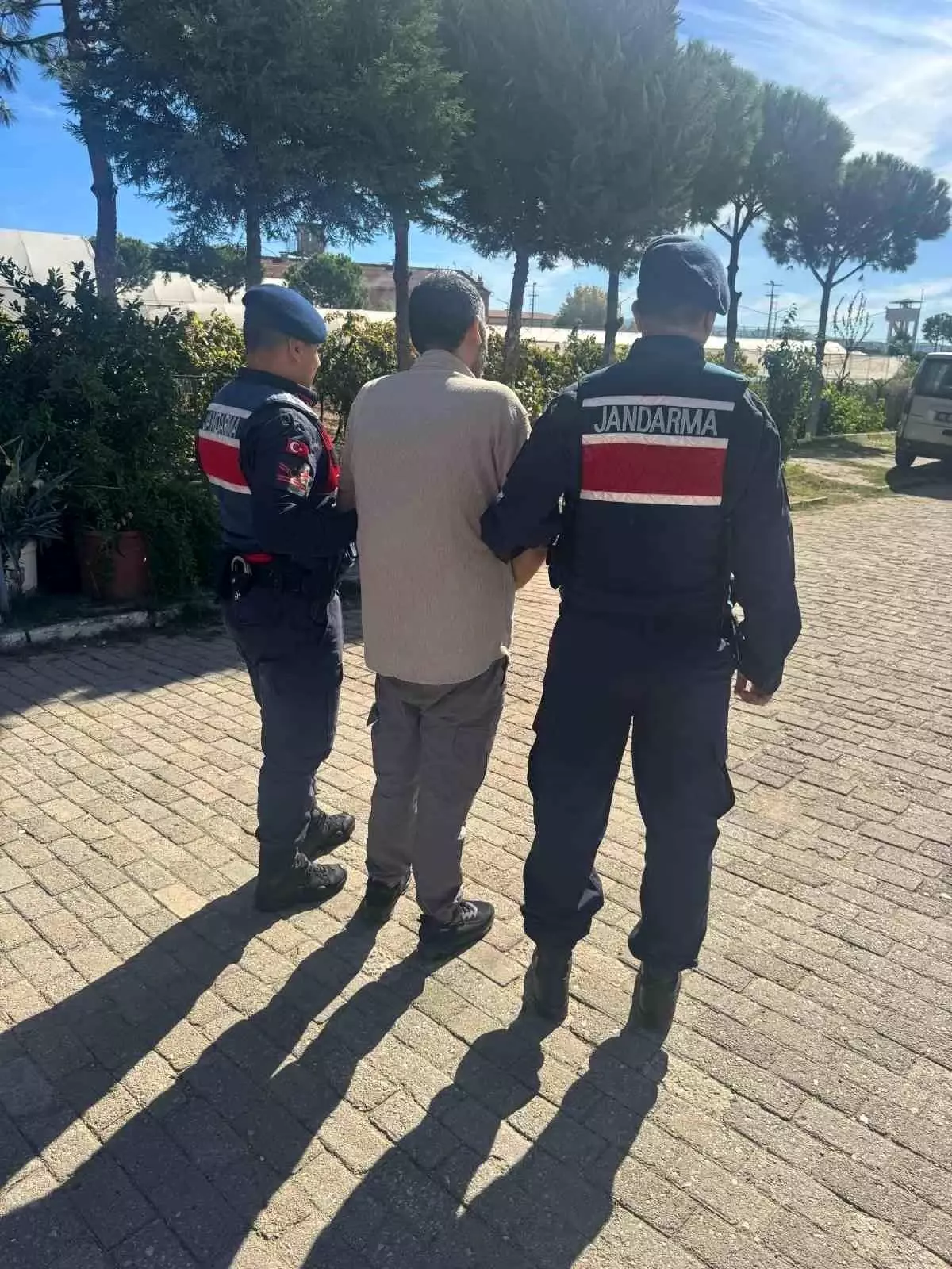 10 yil hapis cezasi ile aranan sahis yakalandi 4Su9uFr4.jpg