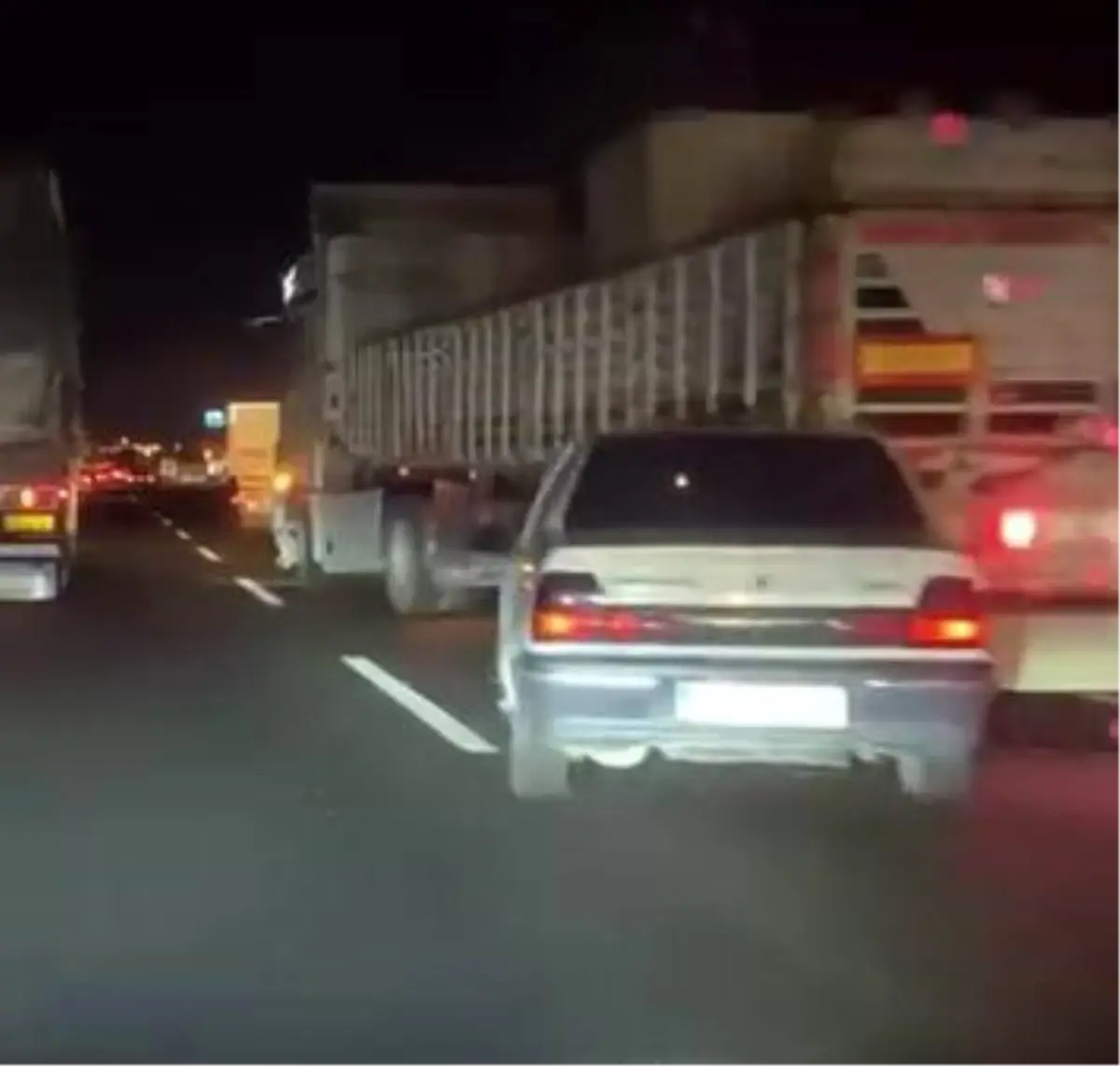 diyarbakirda otomobilin tira arkadan carpmasi sonucu 1 yarali xugTd6Eh.jpg