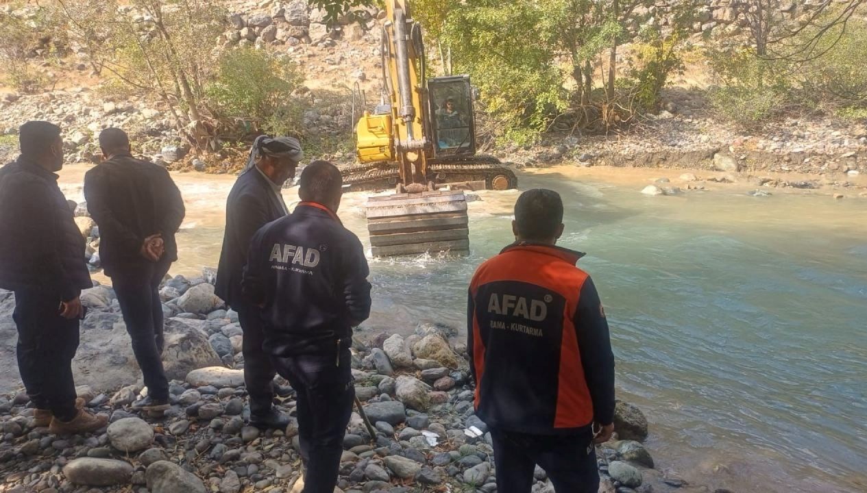 yuksekovada kayip ibrahim necir kom icin ekskavatorle arama 2TA9GtON.jpg