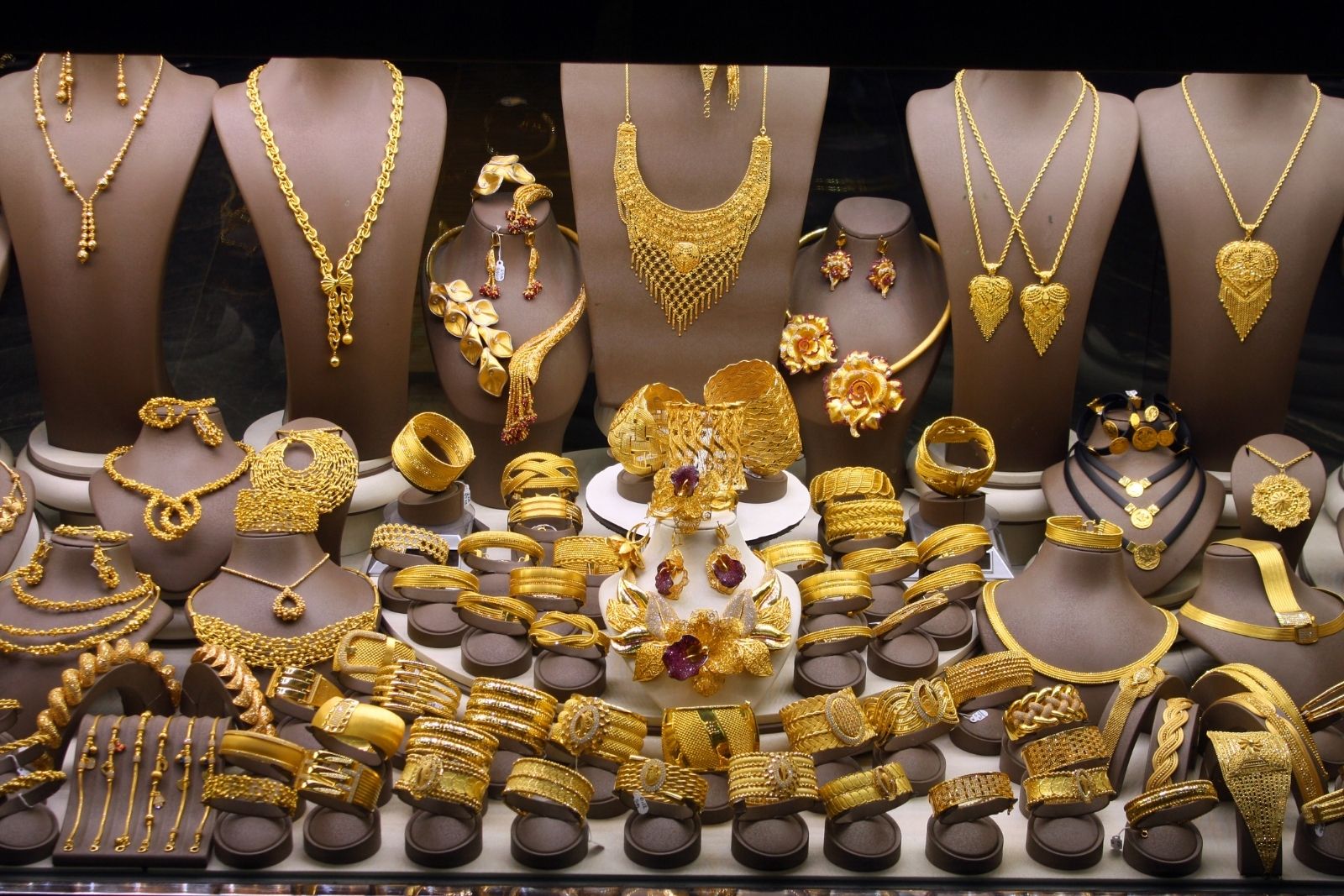 altin gune yukselisle basladi grami 5 bin 368 liradan islem goruyor vyj5kjRK.jpg