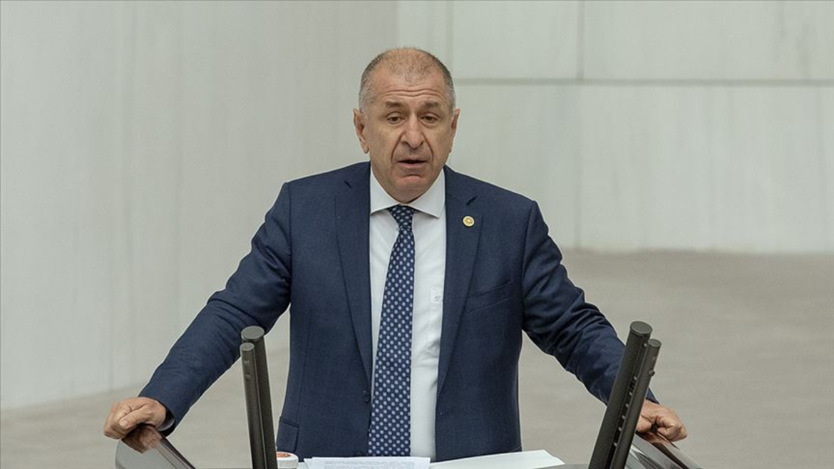 umit ozdagla ahmet davutoglu kavgasi buyuyor gelecekti ama gelemedi Gp3BLHZv.jpg