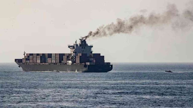 umman-denizinde-gerilim-tirmandi-konteyner-gemisi-hedef-alindi-4Bccmv8w
