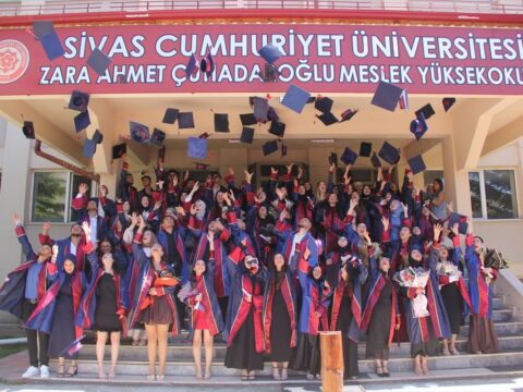 Zara’da Mezuniyet Coşkusu