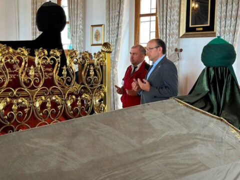 Bursanin manevi sahsiyetlerinden uft de hazretleri kabri basinda yad edildi u33kI6P7